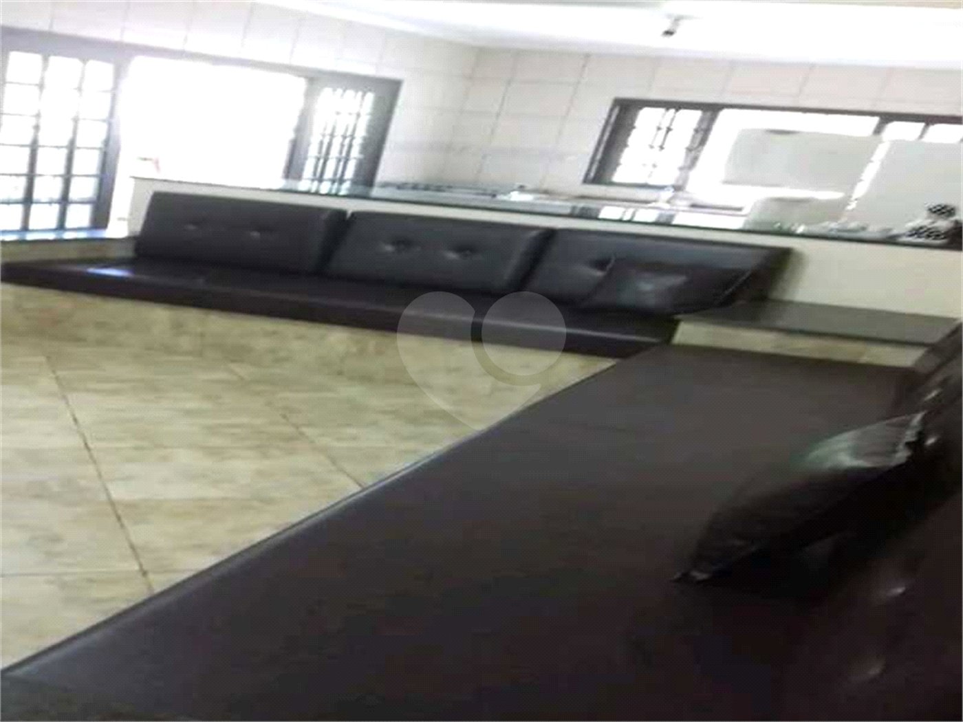 Casa à venda com 6 quartos, sendo 3 suítes, no condomínio Residencial Jardins de Mairiporã I, Mairiporã - SP