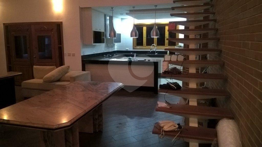 Casa à venda ou para alugar com 3 suítes no condomínio Vilarejo Estoril, Mairiporã - SP