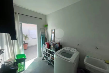Casa à venda com 5 quartos, sendo 1 suíte, no condomínio Portal da Serra, São José dos Campos - SP