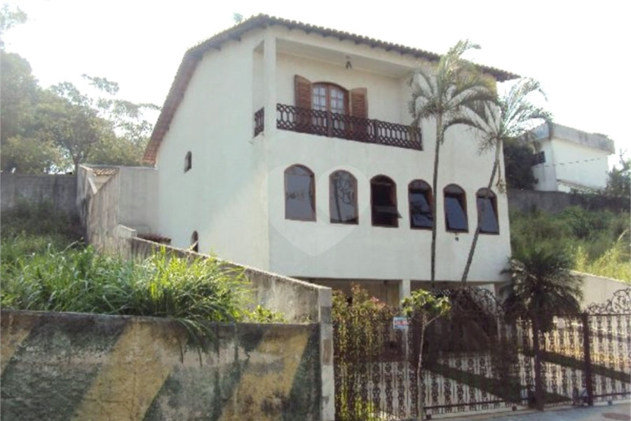 Sobrado à venda com 3 suítes em Tremembé, São Paulo, SP