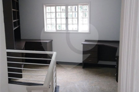 Sobrado à venda com 4 quartos, sendo 3 suítes, em Cidade Mãe do Céu, São Paulo, SP