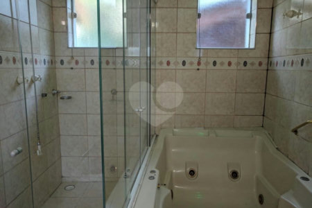 Sobrado à venda ou para alugar com 5 quartos, sendo 3 suítes, em Jardim Marajoara, São Paulo, SP