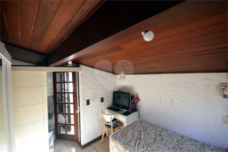 Casa à venda com 5 quartos, sendo 1 suíte, no condomínio Vivendas, Rio de Janeiro - RJ
