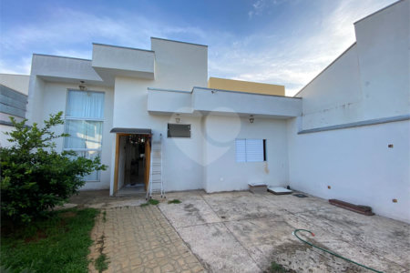 Casa térrea no Samambaia.