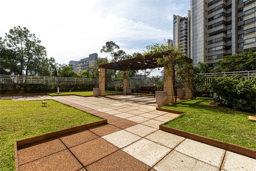 Apartamento à venda com 4 quartos, sendo 3 suítes,  em Real Parque, São Paulo, SP