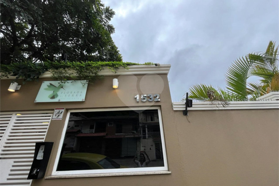 Casa à venda com 4 quartos, sendo 2 suítes, no condomínio Floradas da Serra, São Paulo - SP