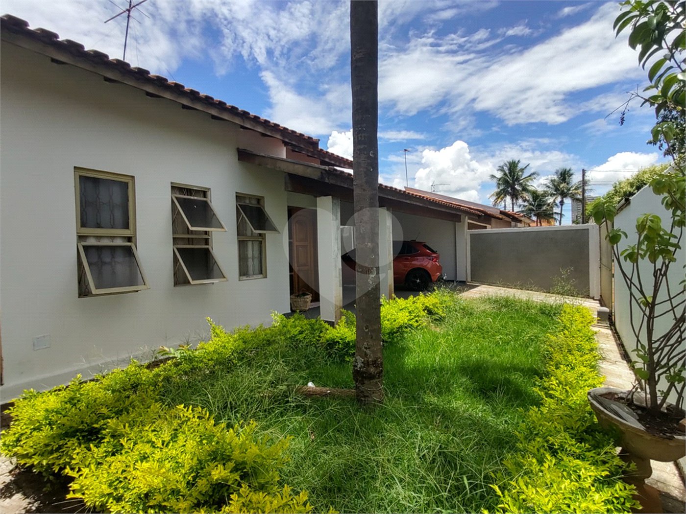 Casa à venda com 3 quartos, sendo 1 suíte, em Parque Laranjeiras, Araraquara, SP