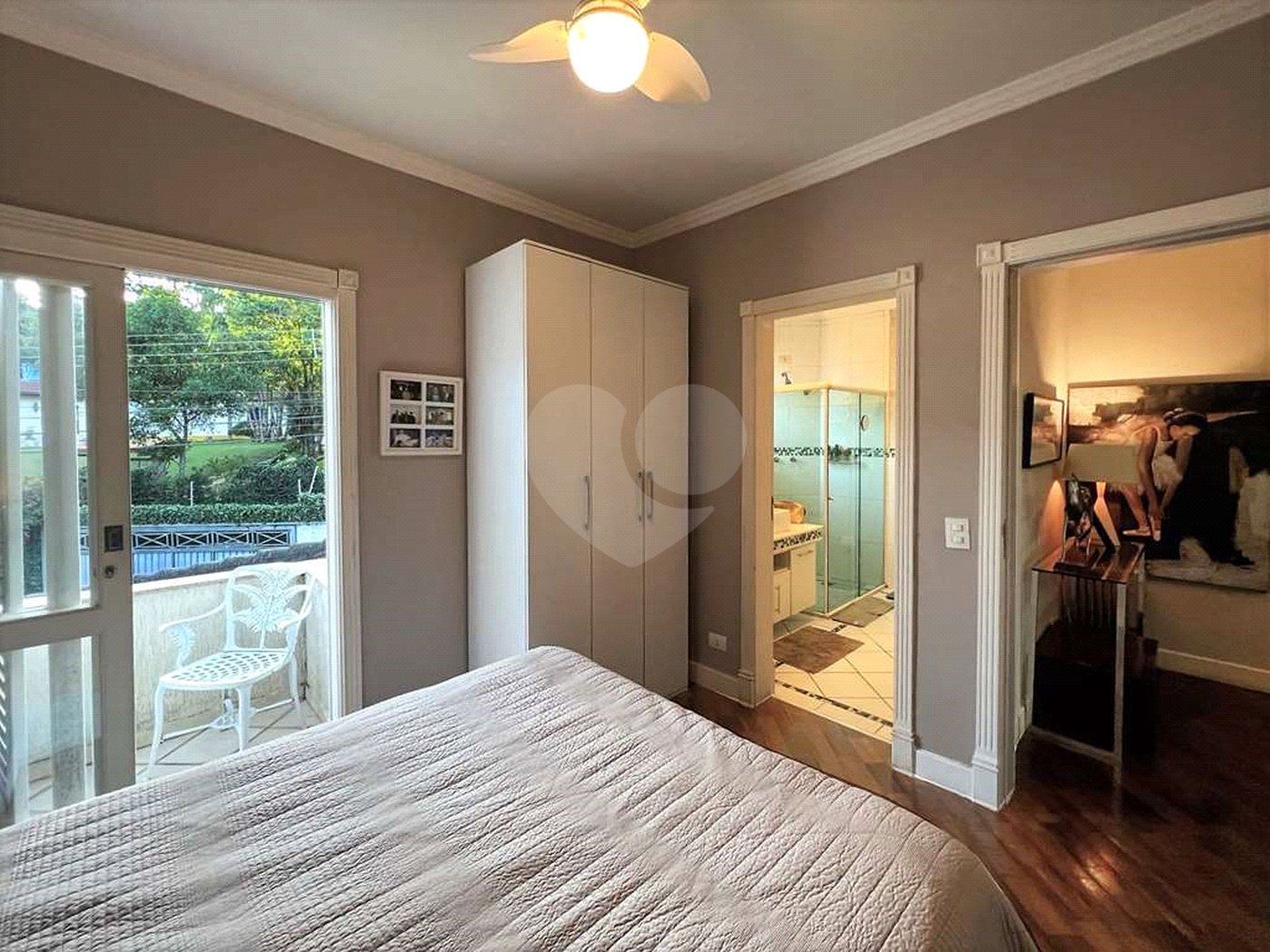 Casa à venda com 4 suítes em Vila Santo Antônio, Cotia, SP