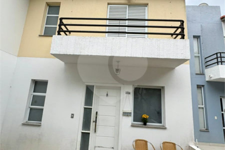 Casa à venda com 3 quartos, sendo 1 suíte, no condomínio New Village, Cotia - SP