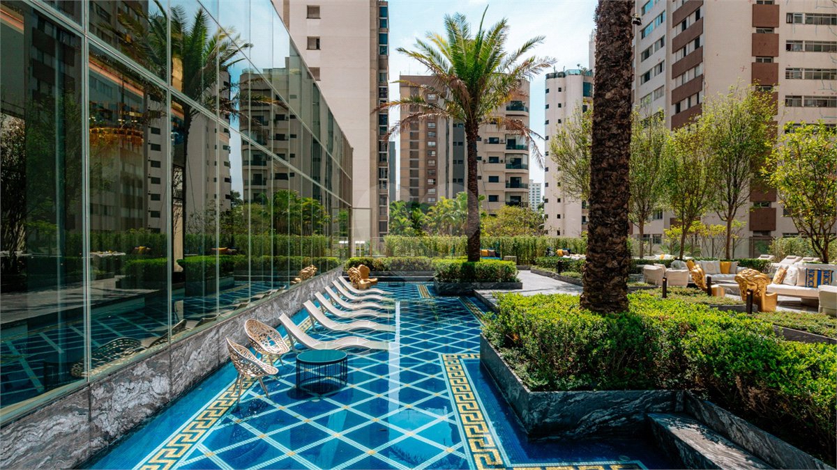 Apartamento à venda com 3 suítes em Moema, São Paulo, SP