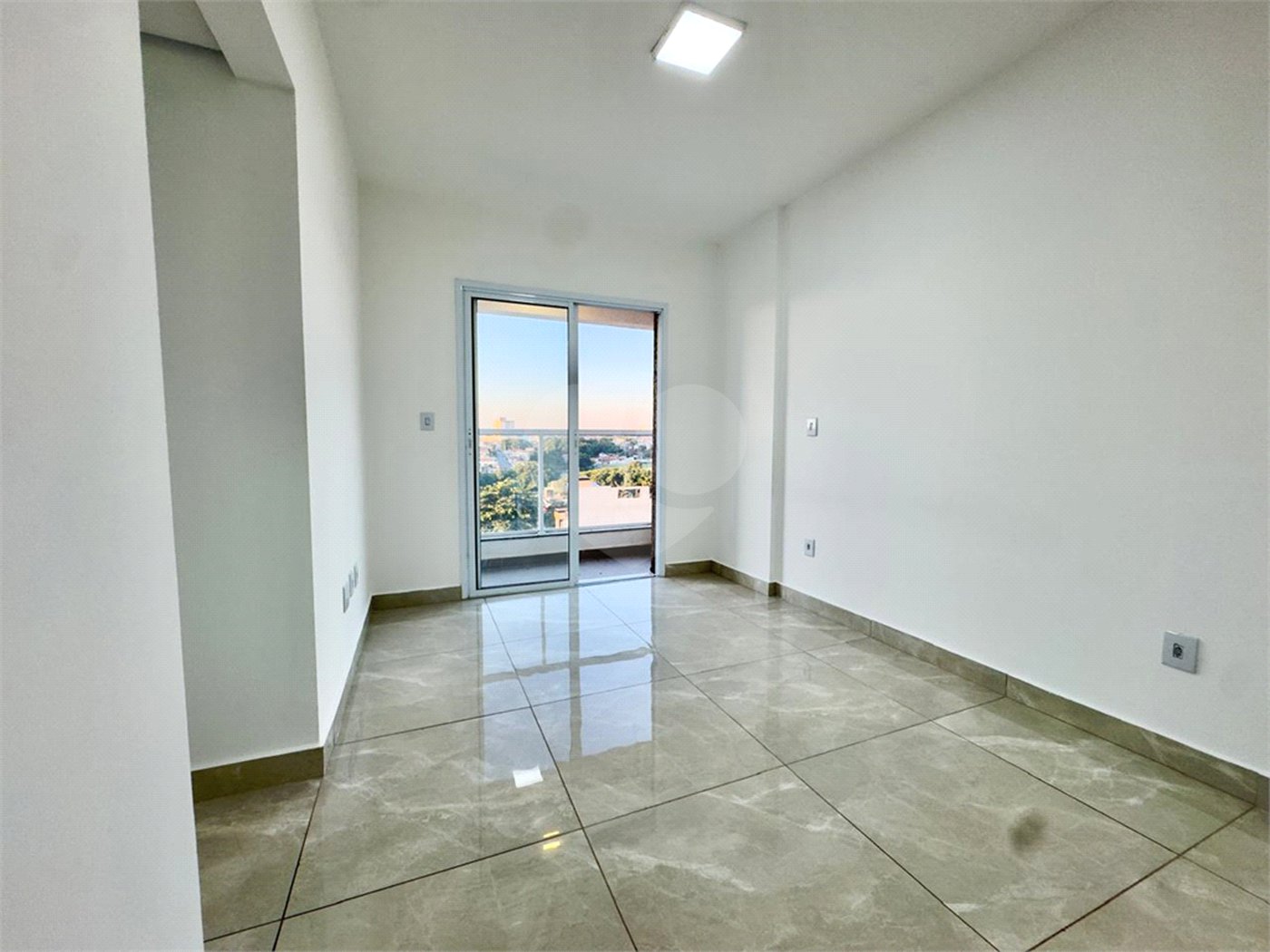 Apartamento para alugar com 2 quartos, sendo 1 suíte, em Vila Hortência, Sorocaba, SP