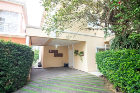 Casa à venda com 4 quartos, sendo 3 suítes, no condomínio Residencial Sans Souci, São Paulo - SP