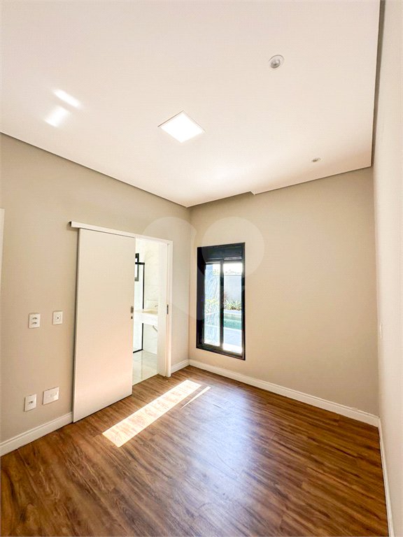 Casa à venda com 3 suítes no condomínio Residencial Mont'alcino, Valinhos - SP