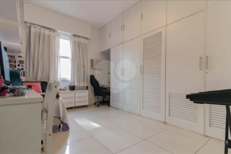 Apartamento à venda com 4 quartos, sendo 1 suíte,  em Copacabana, Rio de Janeiro, RJ