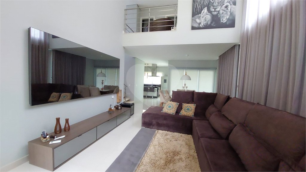 Casa à venda com 4 suítes no condomínio Figueira Garden, Atibaia - SP
