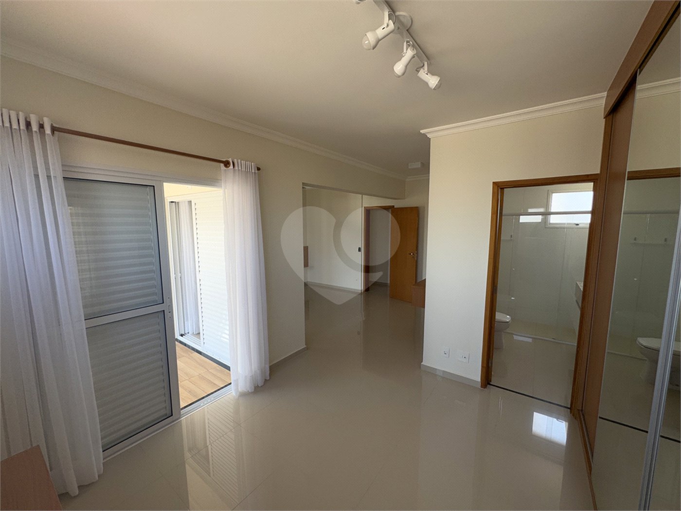 Cobertura de Alto Padrão no Centro de São Carlos – Sofisticação, Espaço e Conforto!