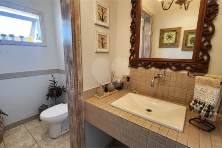 Casa à venda com 4 quartos, sendo 2 suítes, no condomínio Residencial Jardim Primavera, Louveira - SP