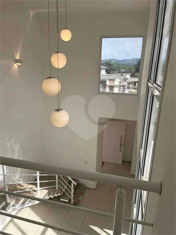 Casa para alugar com 3 suítes no condomínio Figueira Garden, Atibaia - SP
