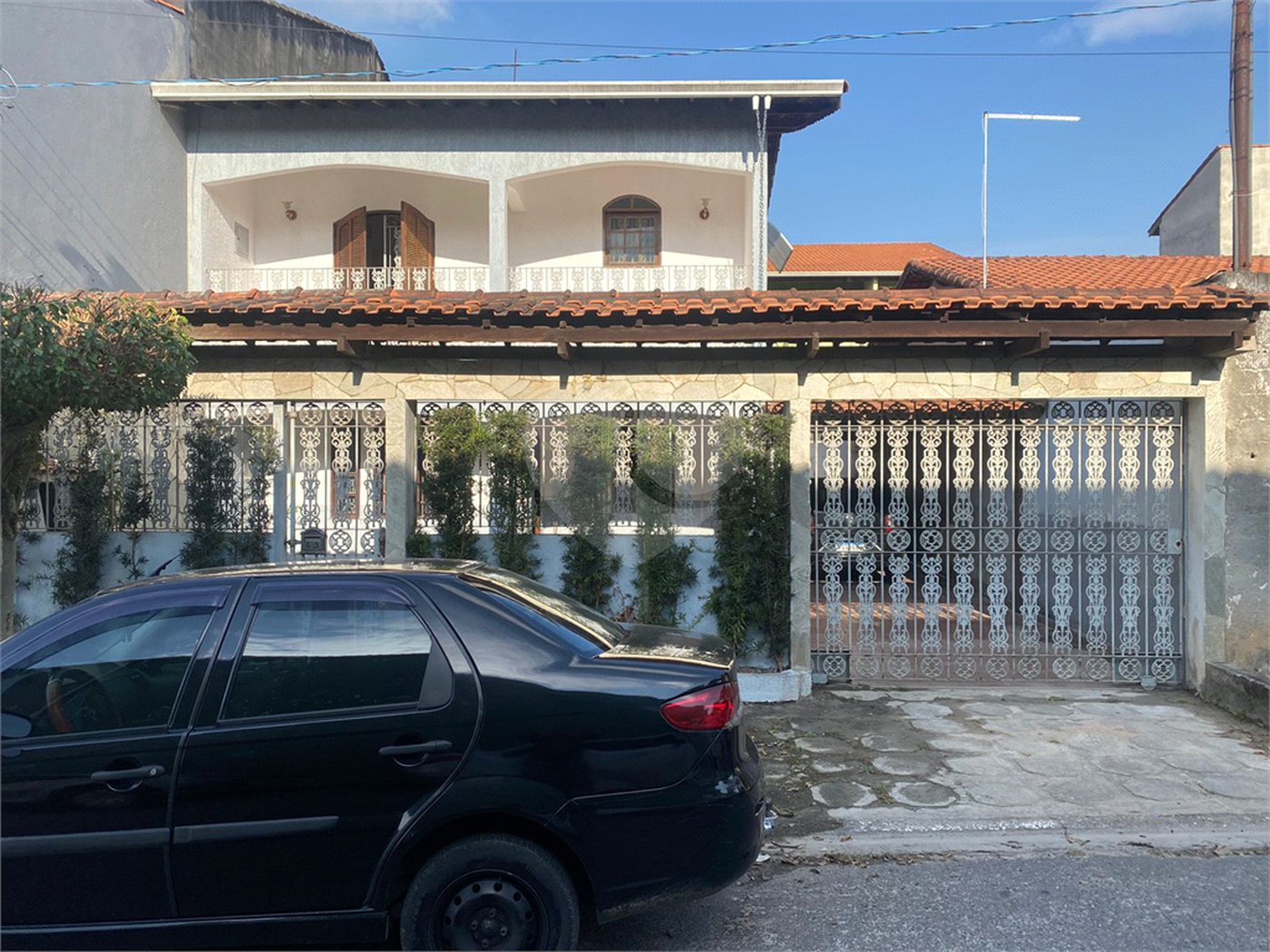 Sobrado à venda com 4 quartos, sendo 1 suíte, em Jardim Medina, Poá, SP