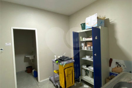 Salão para alugar em Vila Romanópolis, Ferraz de Vasconcelos, SP
