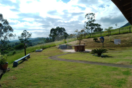 Chácara à venda com 2 quartos em Recanto das Acácias, São Roque, SP
