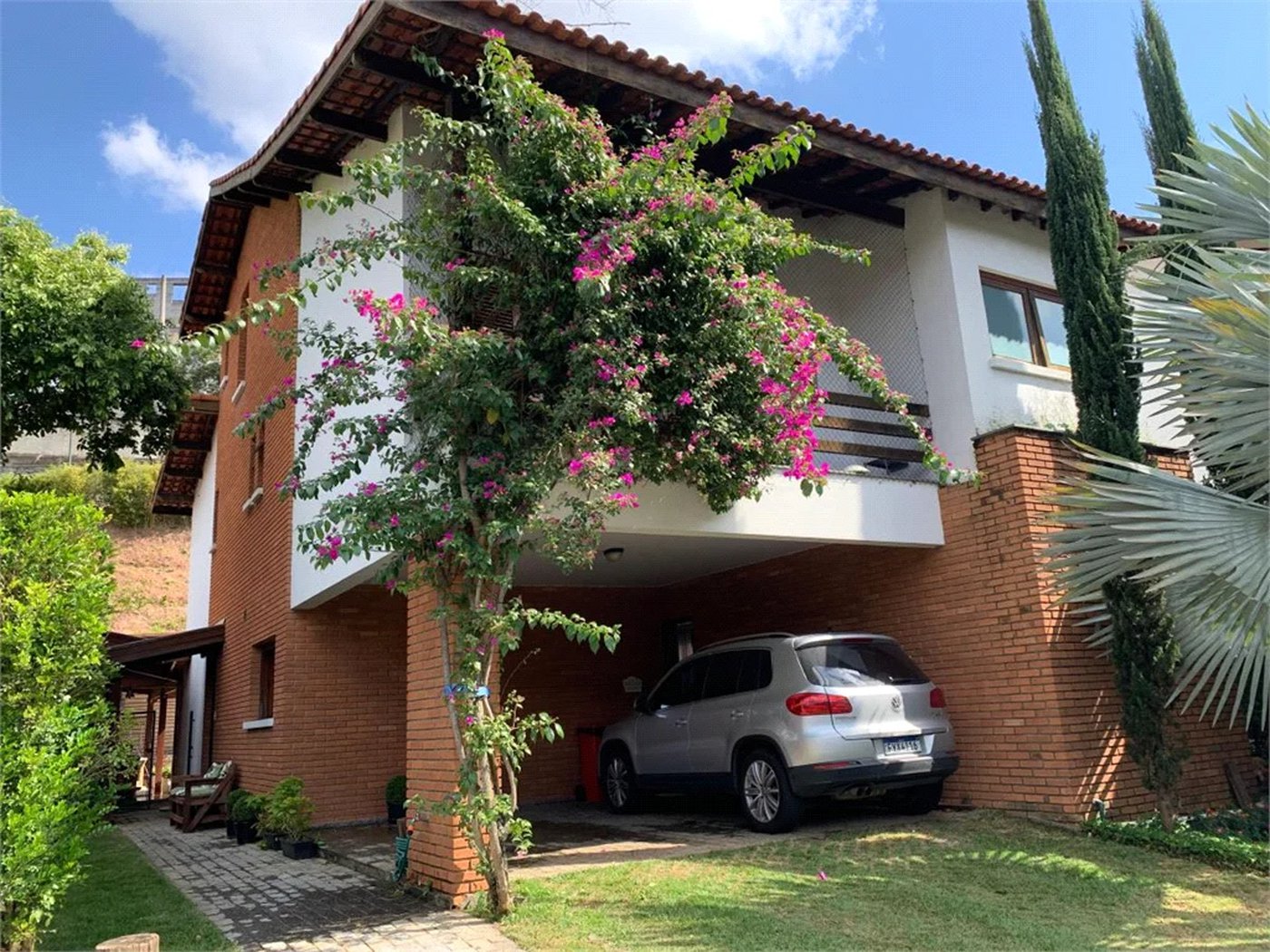 Casa à venda com 4 quartos, sendo 2 suítes, no condomínio Residencial Ypê Branco II, São Paulo - SP