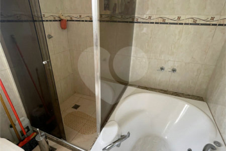 Casa à venda com 5 quartos, sendo 1 suíte, no condomínio Residencial Green Ville, Rio de Janeiro - RJ