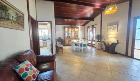 Casa à venda com 3 quartos, sendo 1 suíte,  no condomínio Estância Marambaia, Vinhedo - SP