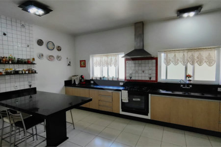 Casa à venda com 4 quartos, sendo 2 suítes, no condomínio Parque Chapada Itu, Itu - SP