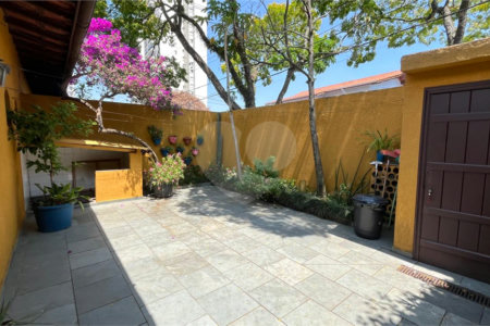 Casa à venda com 4 quartos, sendo 2 suítes, em Lar São Paulo, São Paulo, SP