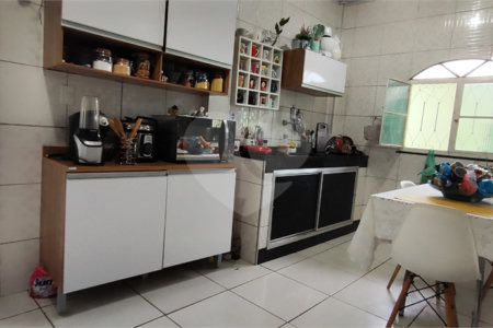 Casa à venda com 5 quartos, sendo 3 suítes, no condomínio Village Texeira Campos, Rio de Janeiro - RJ