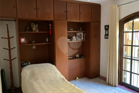 Sobrado à venda com 3 quartos, sendo 1 suíte, em Chora Menino, São Paulo, SP