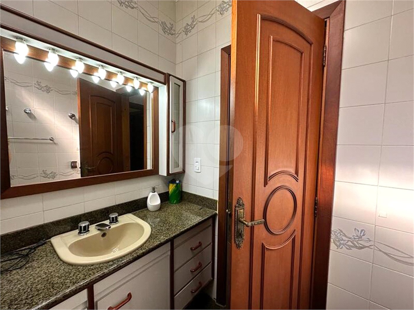 Sobrado com 5 dorm. sendo 2 suites