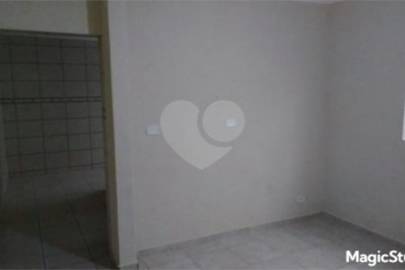 4 casas independentes em terreno de 245m² , à venda no Jardim Soares em Guainazes.