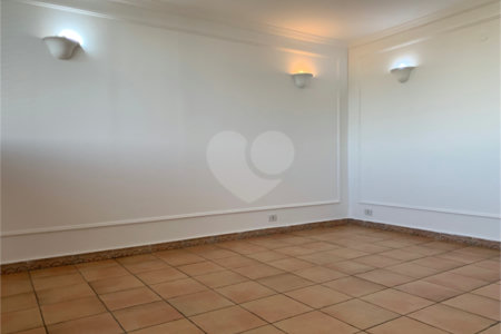 Apartamento à venda com 3 quartos, sendo 1 suíte, em Alto da Boa Vista, São Paulo, SP