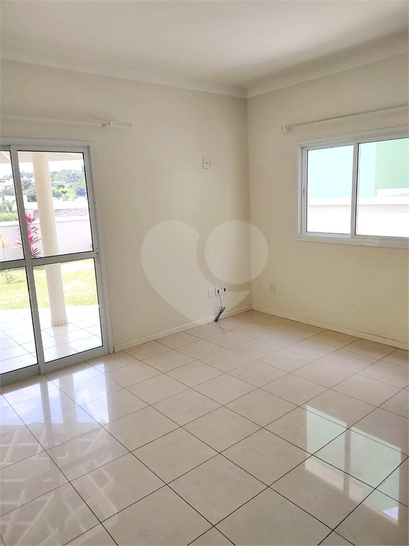 Casa à venda ou para alugar com 3 suítes no condomínio Residencial Jardim das Palmeiras, Vinhedo - SP
