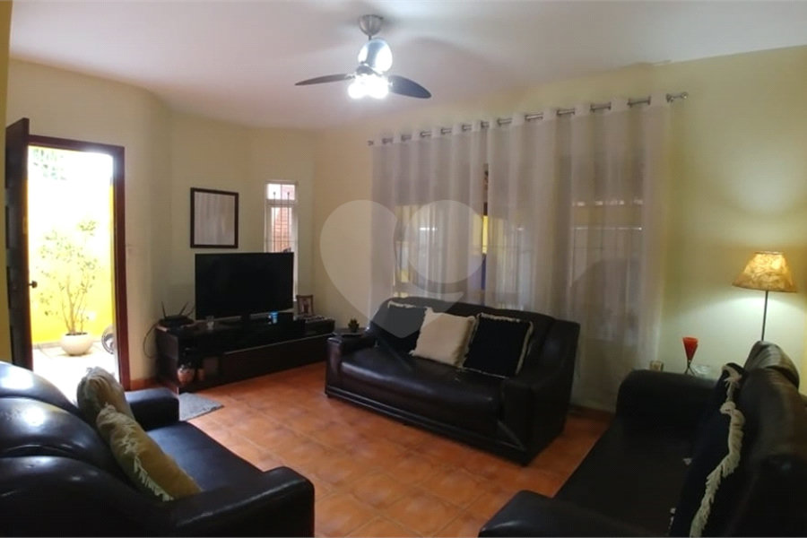 Sobrado à venda com 3 quartos, sendo 1 suíte,  em Tremembé, São Paulo, SP