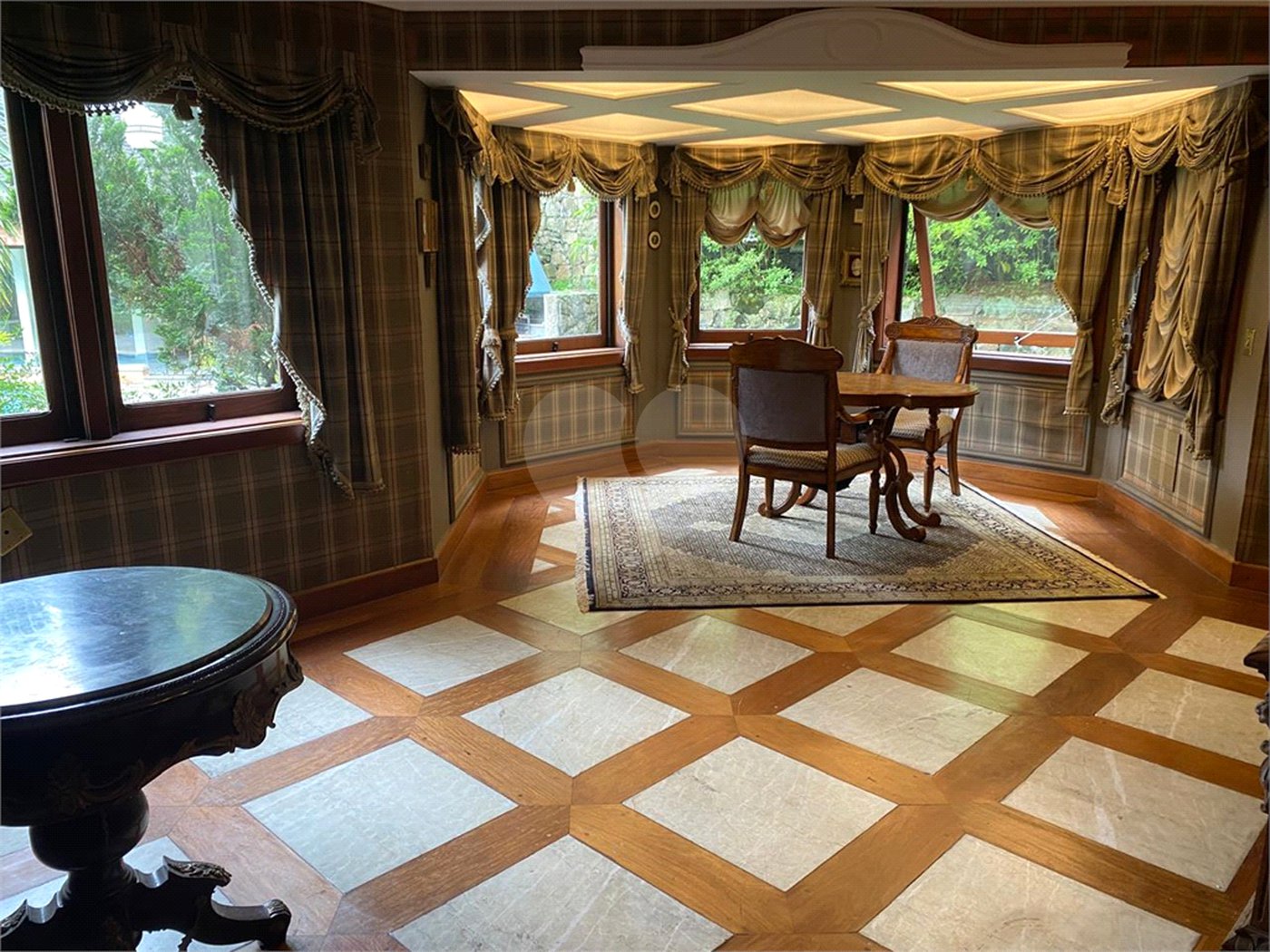 Casa à venda ou para alugar com 5 quartos, sendo 3 suítes,  em Fazenda Morumbi, São Paulo, SP