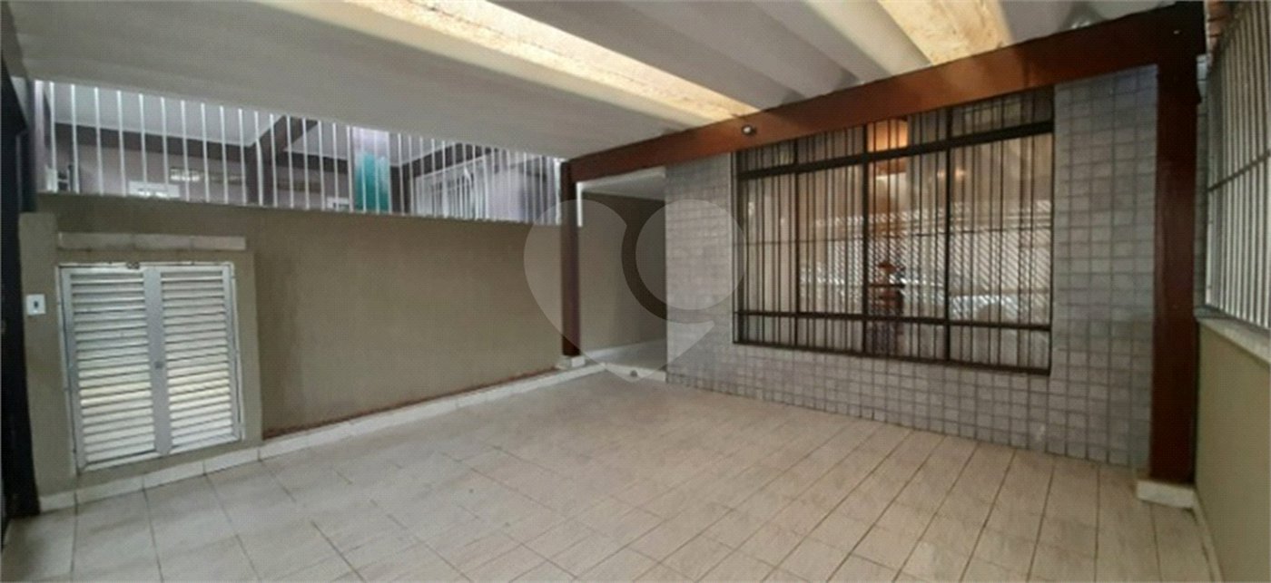 Sobrado amplo com 3 quartos, suíte e quintal para venda no Tremembé !!!