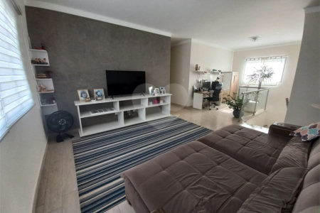 Casa à venda com 3 quartos, sendo 1 suíte, no condomínio São Domingos, Valinhos - SP