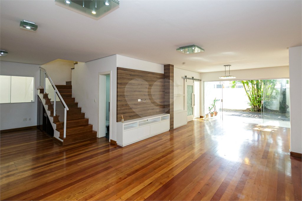 Casa à venda com 3 suítes no condomínio Villaggio Belvedere, São Paulo - SP