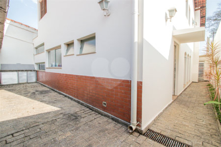 Sobrado à venda com 4 quartos, sendo 1 suíte, em Alto da Boa Vista, São Paulo, SP