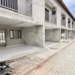 Casa à venda com 3 quartos, sendo 1 suíte, no condomínio Miguel Comitre, Poá - SP
