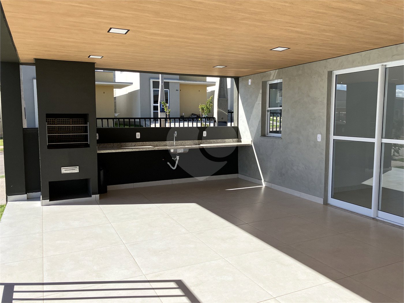 Casa à venda com 3 quartos, sendo 1 suíte,  no condomínio Residencial Vila Amarone, Sorocaba - SP