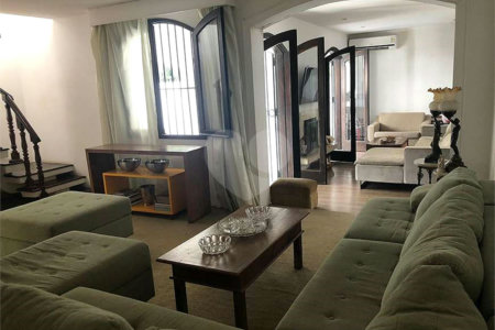 Casa à venda com 4 quartos, sendo 1 suíte, em Vila Cordeiro, São Paulo, SP