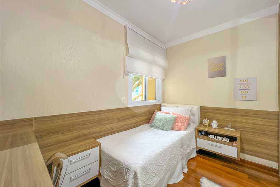 Casa à venda com 4 quartos, sendo 2 suítes,  no condomínio Floradas da Serra, São Paulo - SP