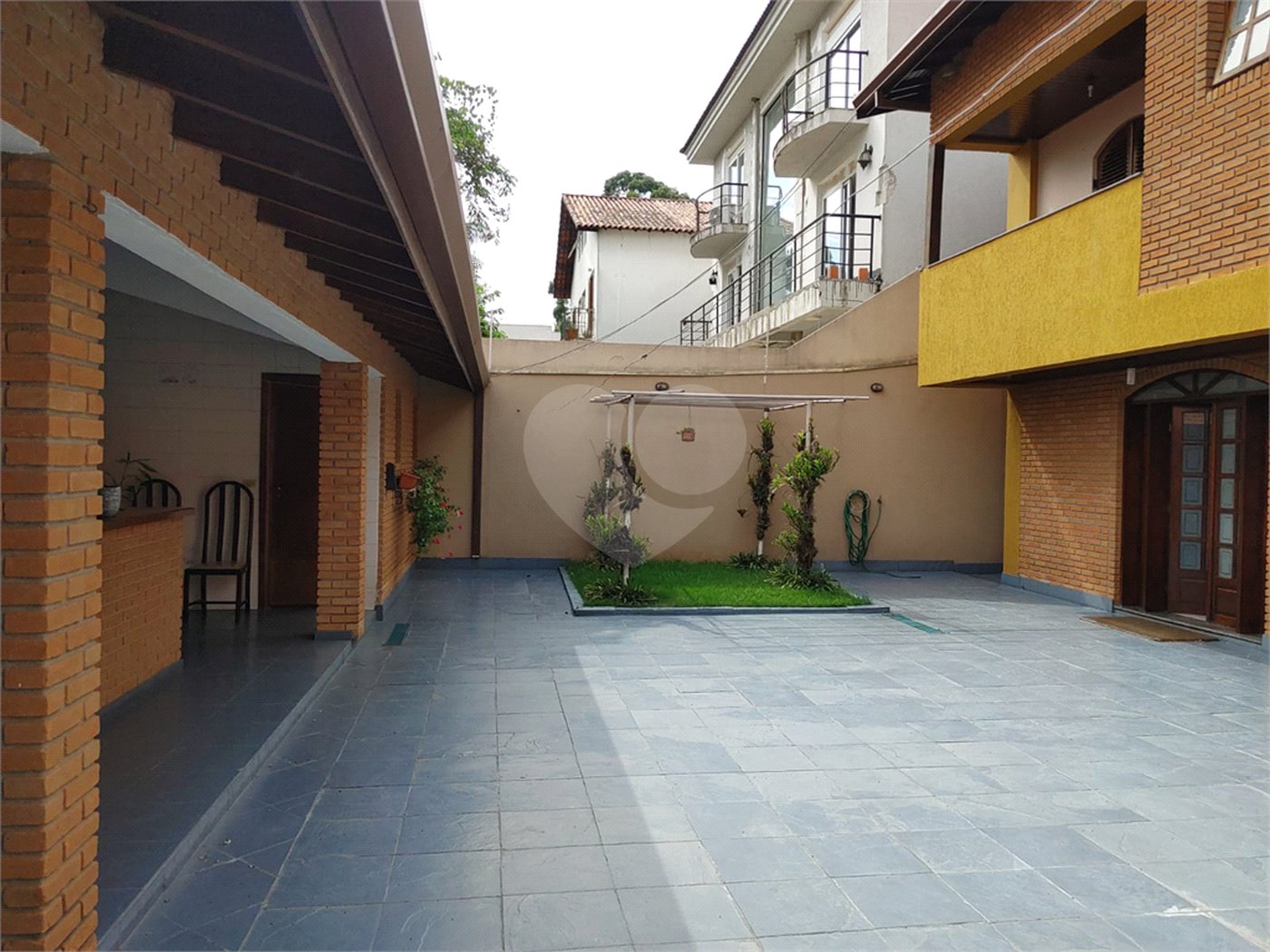 Casa à venda com 4 quartos, sendo 2 suítes, em Parque dos Príncipes, São Paulo, SP