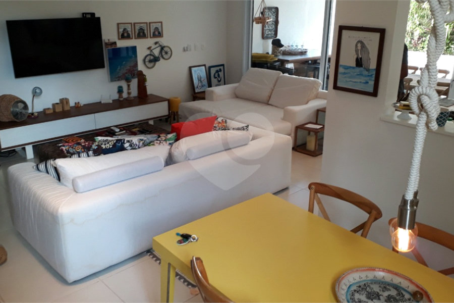 Casa à venda com 4 quartos, sendo 3 suítes, no condomínio Residencial Vila Esmeralda, São Sebastião - SP