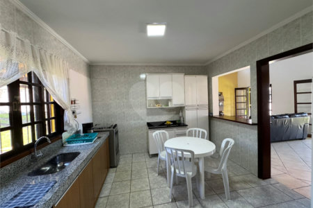 Chácara à venda com 3 quartos, sendo 1 suíte, em Pavão (canguera), São Roque, SP