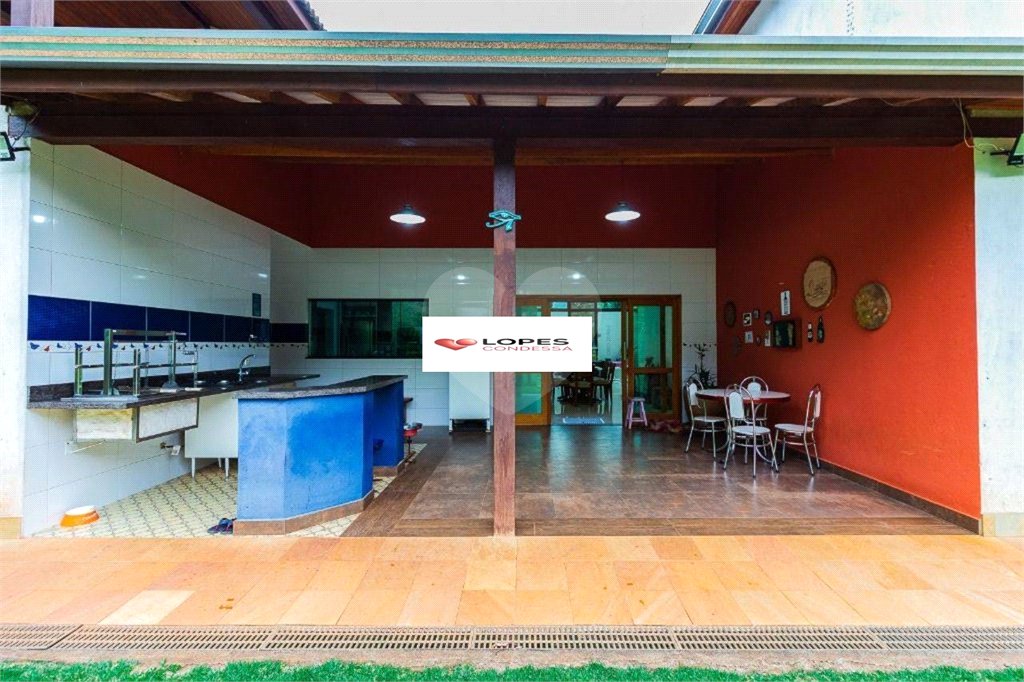 Casa à venda com 5 quartos, sendo 1 suíte, no condomínio Canada Village, Mairiporã - SP